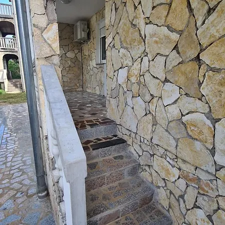 Lana - 40 Metara Do Mora Apartmán Seline