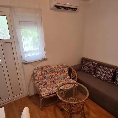 Lana - 40 Metara Do Mora Apartmán Seline
