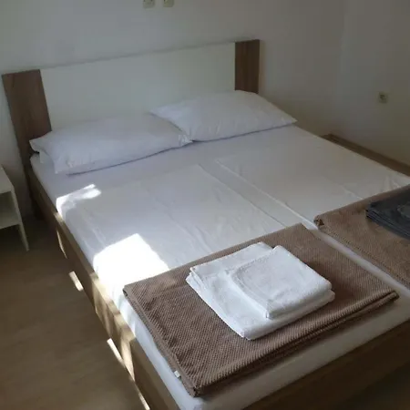 Lana - 40 Metara Do Mora Apartmán Seline