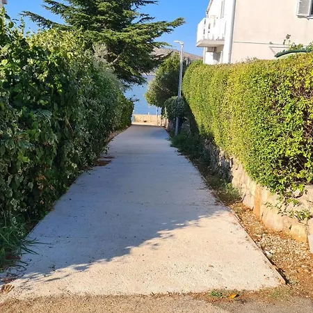 Lana - 40 Metara Do Mora Apartmán Seline